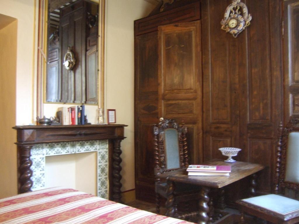 Bize de la Tour Bed & Breakfast Saint-Bonnet-du-Gard Oda fotoğraf
