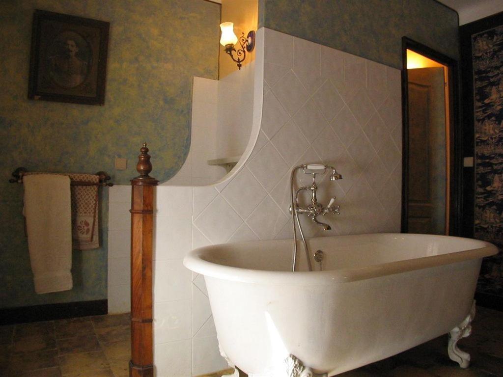 Bize de la Tour Bed & Breakfast Saint-Bonnet-du-Gard Oda fotoğraf