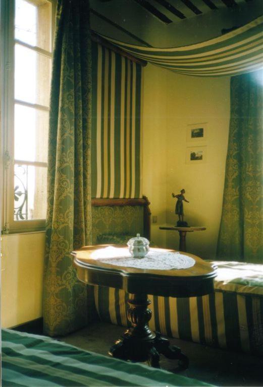 Bize de la Tour Bed & Breakfast Saint-Bonnet-du-Gard Oda fotoğraf