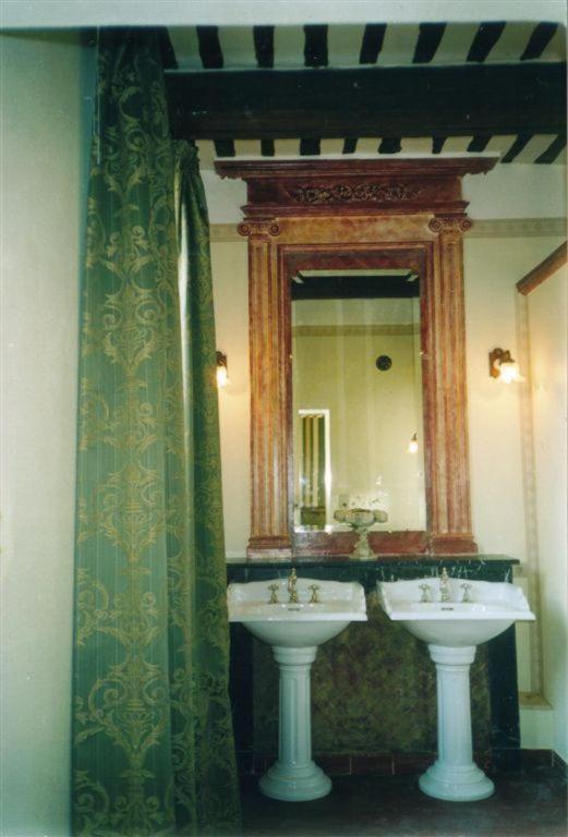 Bize de la Tour Bed & Breakfast Saint-Bonnet-du-Gard Oda fotoğraf